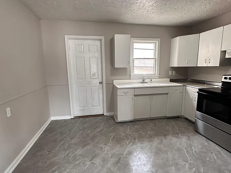 7405 Blue Ridge Blvd — Photo 2