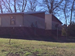 1912 Meadowgreen Dr, Kilgore, TX 75662