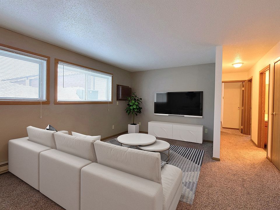 Fargo, ND Kennedy Apartments | Living