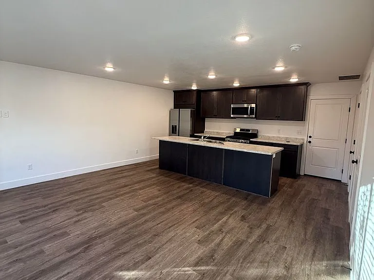 229 N Main St — Photo 24
