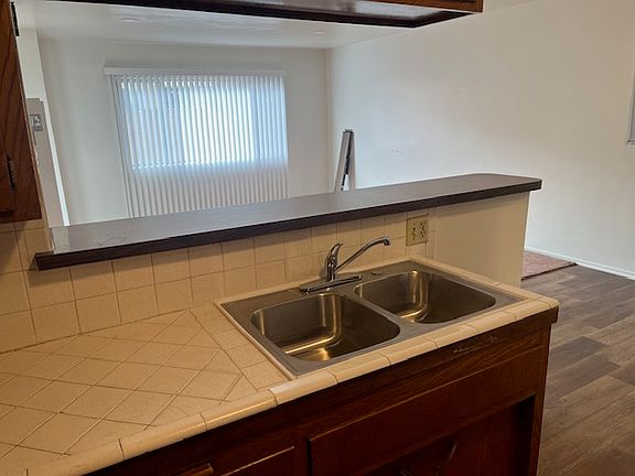 5th image of 7106 Hood Ave #B