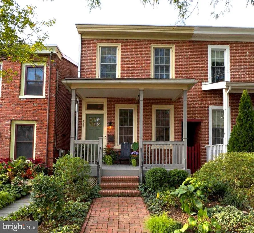 2 bed, 1.5 bath, 1362 sqft, $3,300 — Photo 1