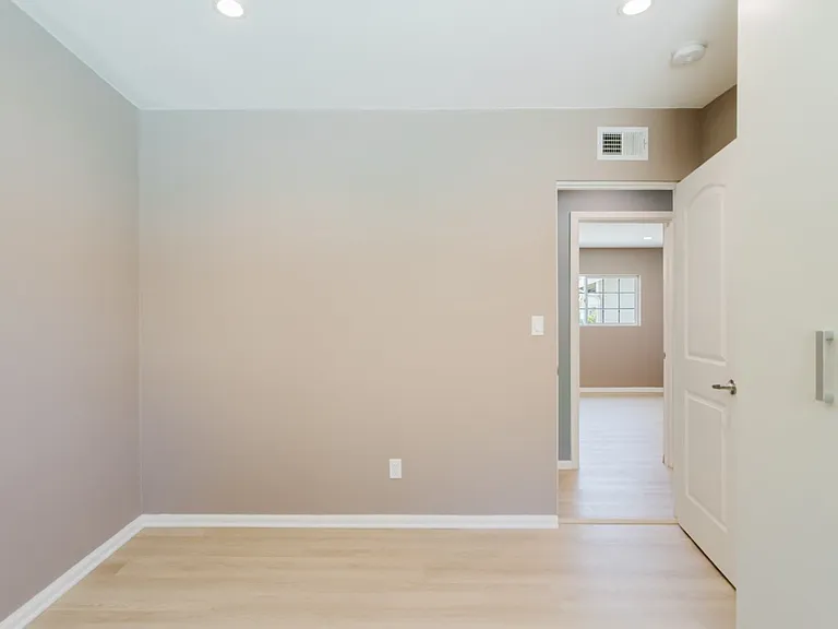 9540 Debra Ave — Photo 30