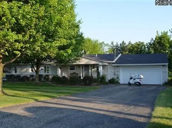 11957 Bell St, Newbury, OH 44065