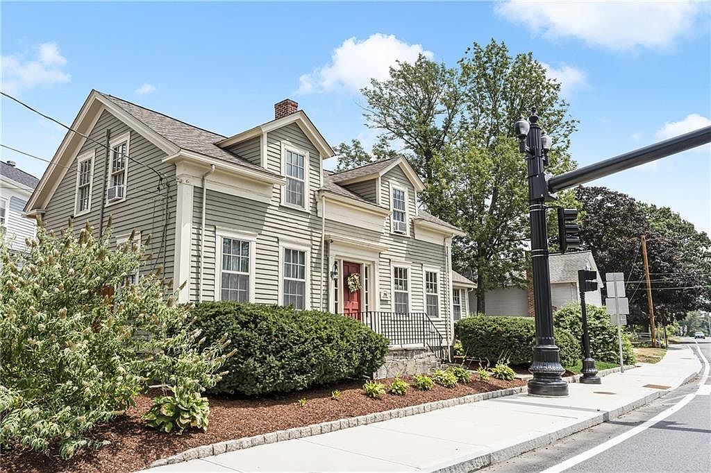 298 Pleasant St, Rumford, RI 02916 Zillow
