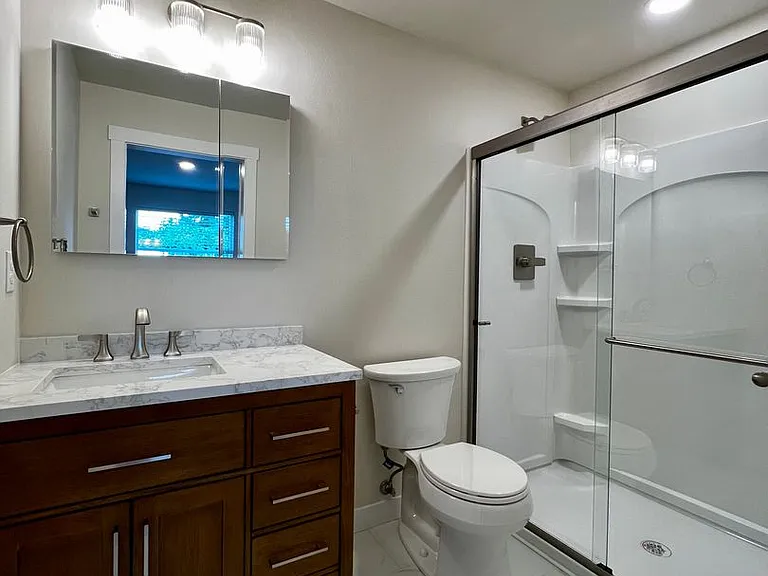 1007 S 50th Ave — Photo 13