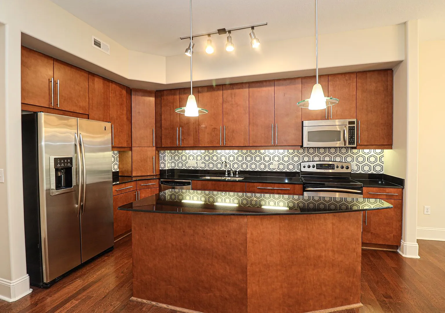 Piedmont Row Condo! — Photo 3