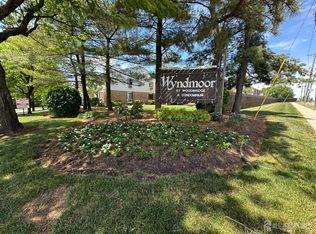 509 Cricket Ln, Woodbridge, NJ 07095
