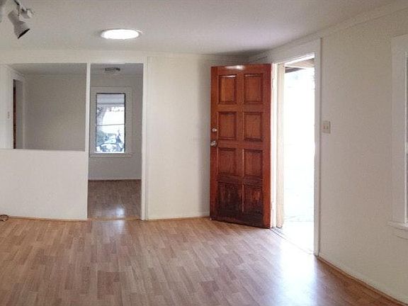 3rd image of 910 E Elk Ave #B