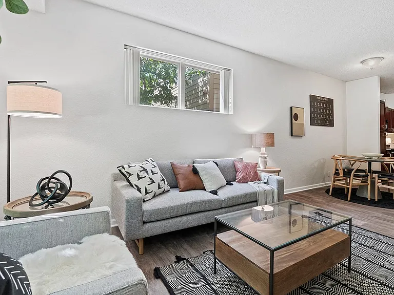 808 Berry Place — Photo 6