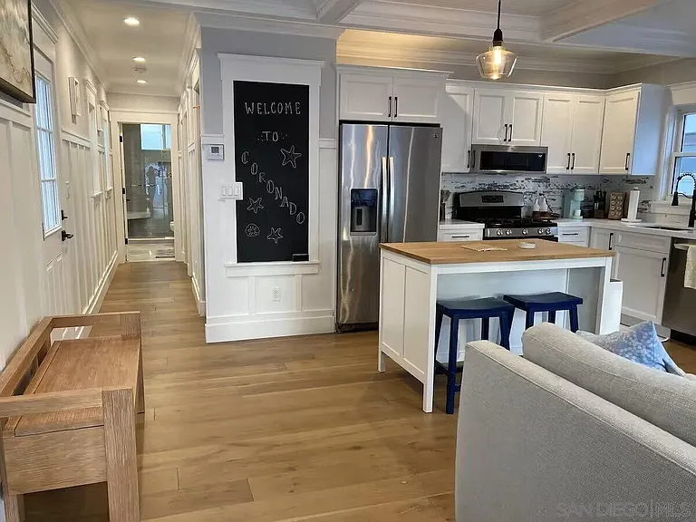 457 E Ave — Photo 5