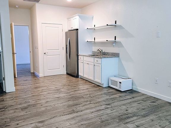 4th image of 441 Chelmsford Dr #1