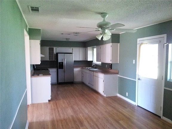 2nd image of 826 Wisteria Way