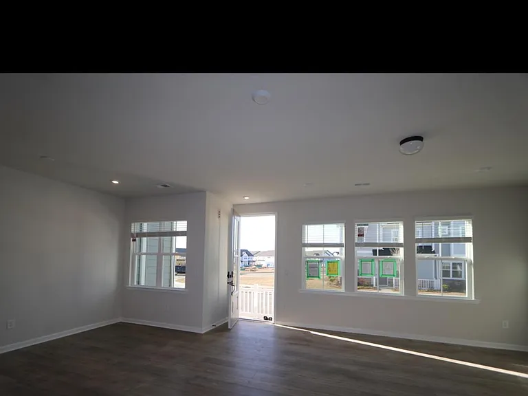 5822 Strathmore Ct — Photo 5