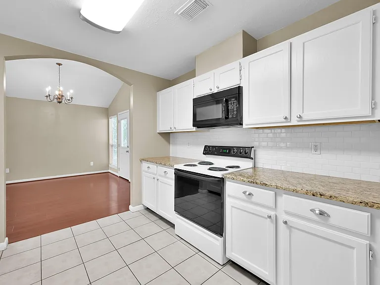 506 Paradise Ln — Photo 9