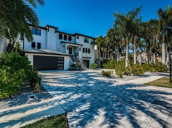 218 Sydney Ln, Redington Shores, FL 33708