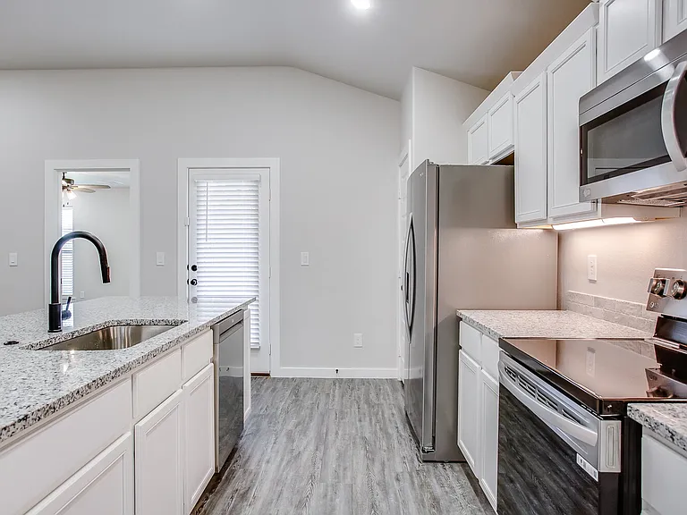 10518 Abbeville Ave — Photo 8
