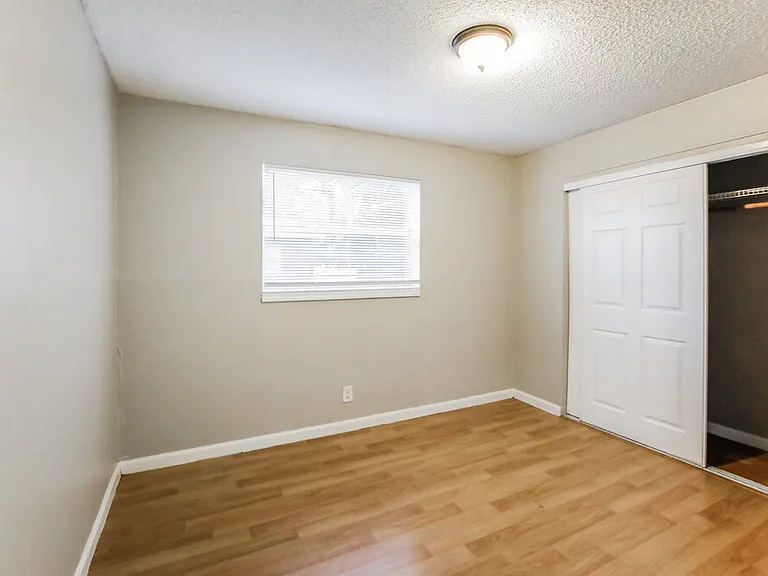 425 SW 74th Ave — Photo 12