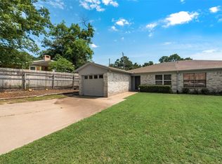 406 Inwood Rd, Azle, TX 76020