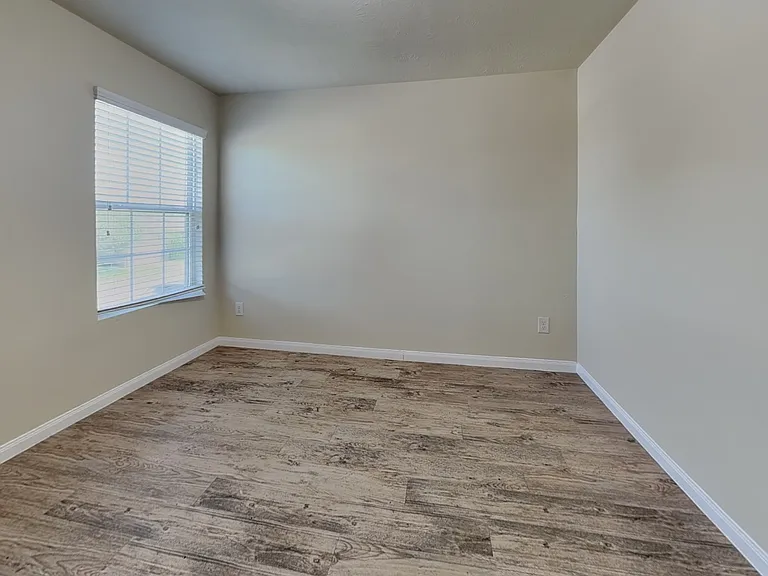 Spacious corner room with ampl