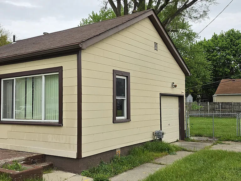 13501 Vernon Ave — Photo 2