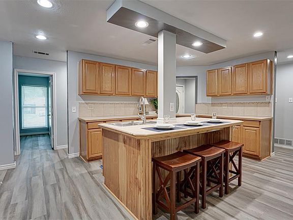 4th image of 412 Stonehenge Dr