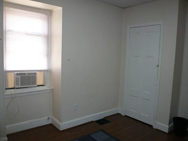 423 N 33rd St #3 — Photo 4