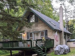 115 Bushkill Dr, Pocono Lake, PA 18347