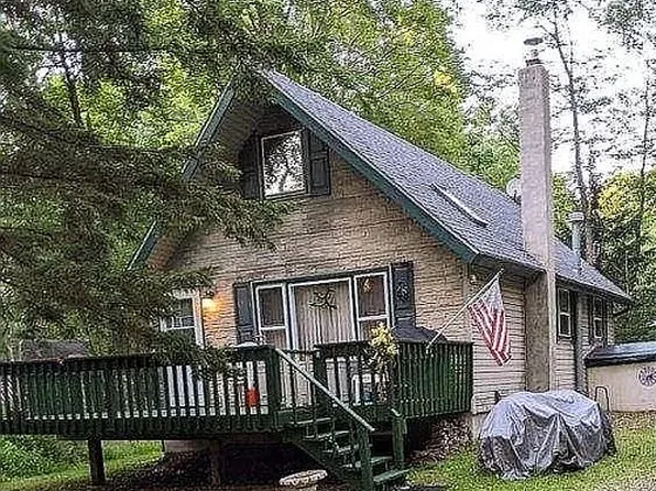 115 Bushkill Dr, Pocono Lake, PA 18347