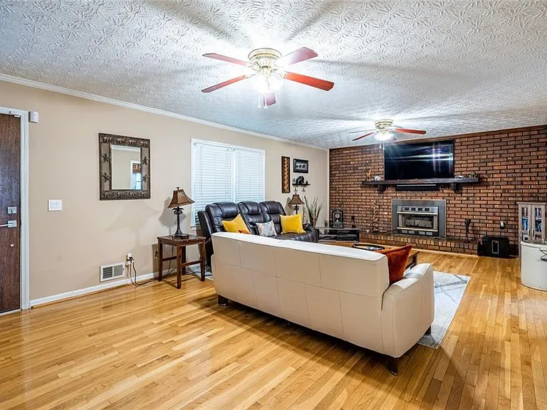 465 Dobbs Rd #B — Photo 7