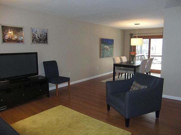 2nd image of 467 Canterbury Dr