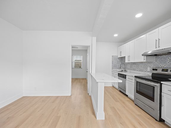 4th image of 412 SE 16th St #2A