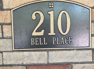 210 Bell Pl, Lexington, KY 40508