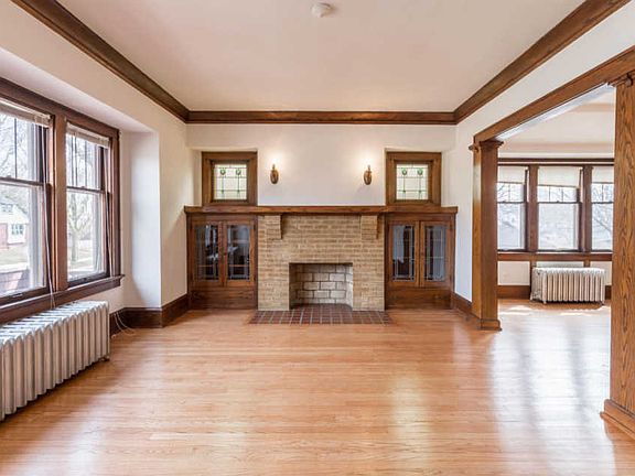 2nd image of 1923 E Wood Pl