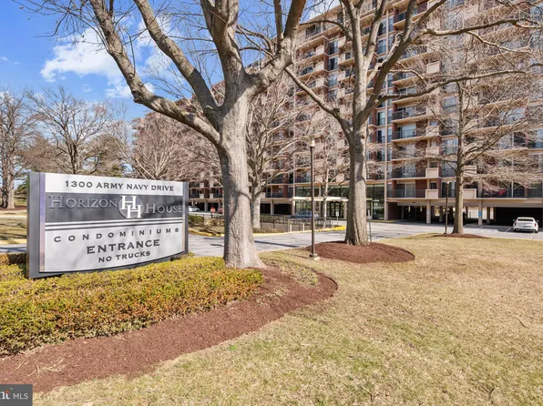 1300 Army Navy Dr APT 512, Arlington, VA 22202