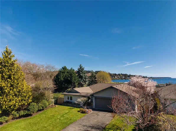 3819 Beachview Pl, Saanich, BC V8P 5N8