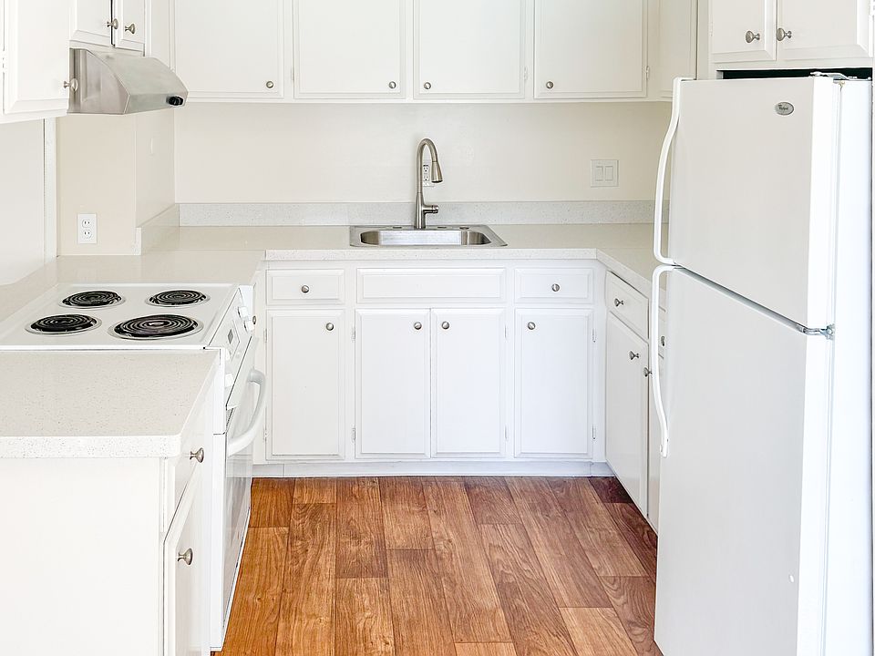 1st image of 150 W Hamilton Ave #8
