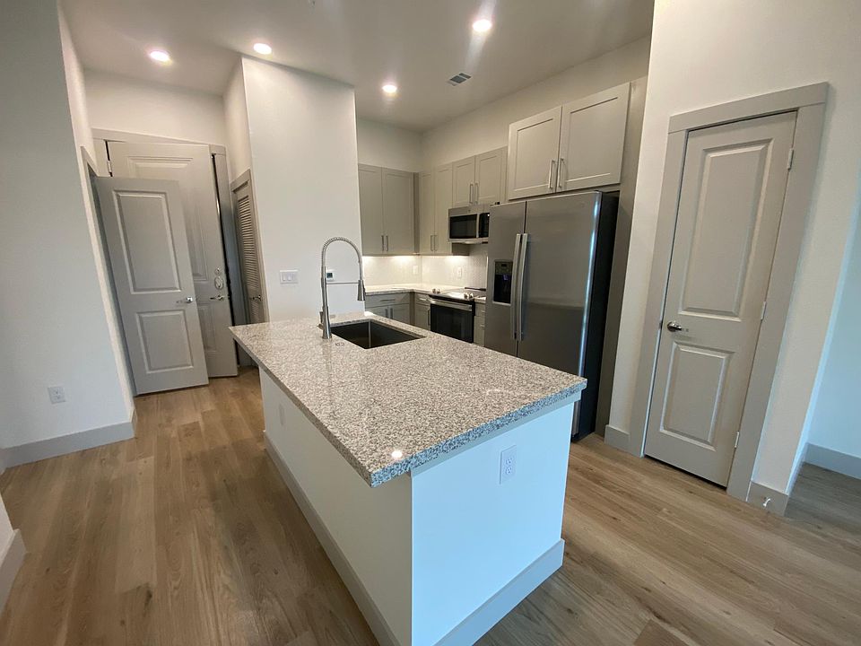 1st image of 3000 Shoreline Dr #3115