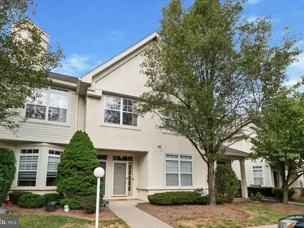 512 Dresher Woods Dr, Dresher, PA 19025