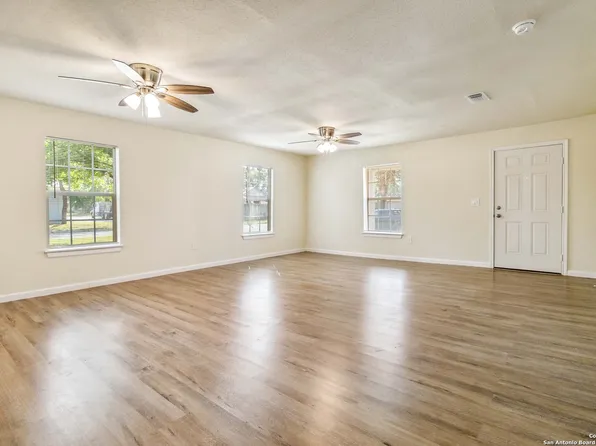 327 N Vinton St., Pearsall, TX 78061