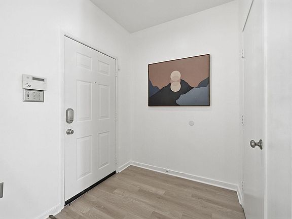 2nd image of 616 Parkside Pl NE
