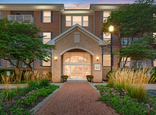 2671 Stone Cir UNIT 208, Geneva, IL 60134