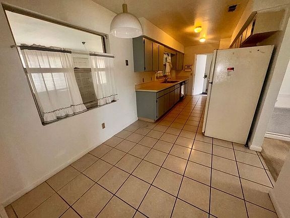 5th image of 117 Red Rose Cir