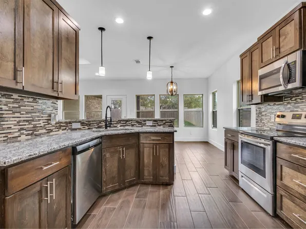 812 Ash St, Ferris, TX 75125