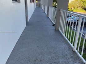 8595 Sunrise Lakes Blvd, Fort Lauderdale, FL