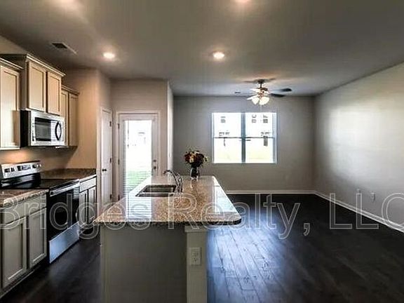 3rd image of 4334 Newland St