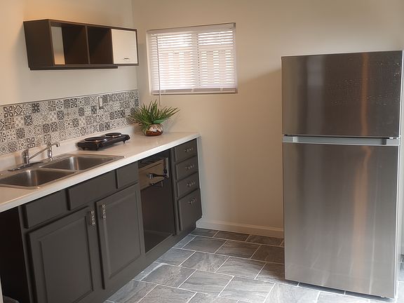 2nd image of 551 High St