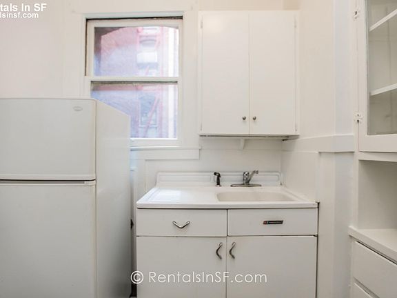 4th image of 833 Jones St APT 8