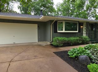 1394 Valley View Rd, Chaska, MN 55318