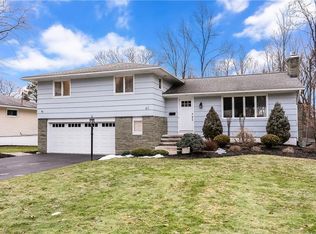 40 Stanford Dr, Rochester, NY 14610